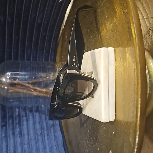 Sunglasses - Picture 2 of 5